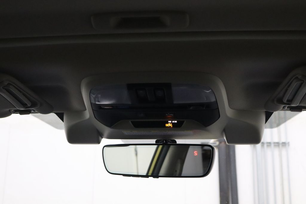 Vehicle image 22 of 38
