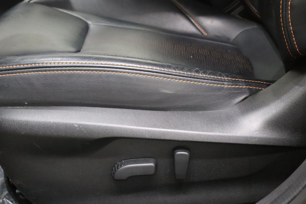 Vehicle image 17 of 38