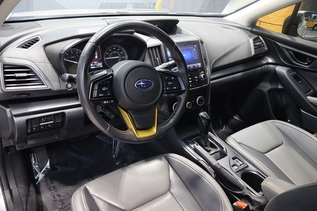 Vehicle image 16 of 40