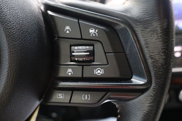 Vehicle image 35 of 40