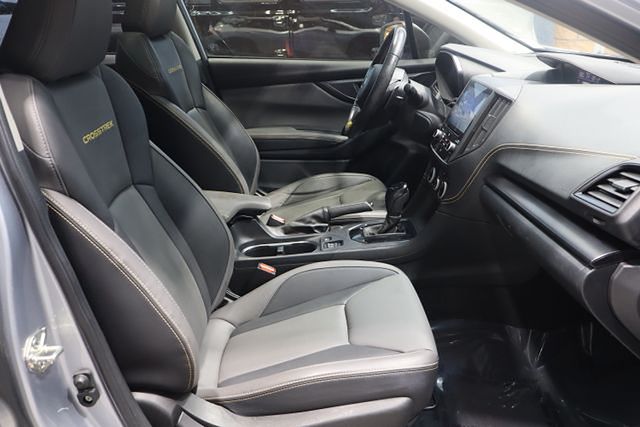 Vehicle image 13 of 40