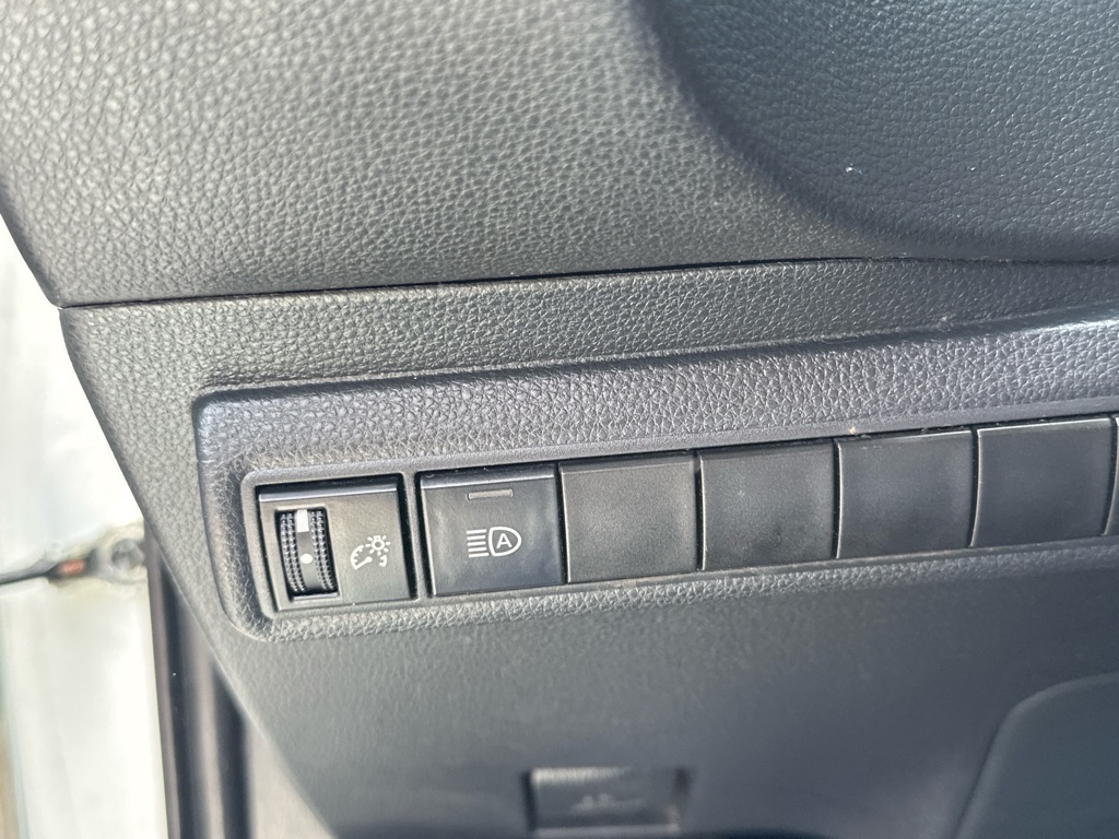 Vehicle image 31 of 34