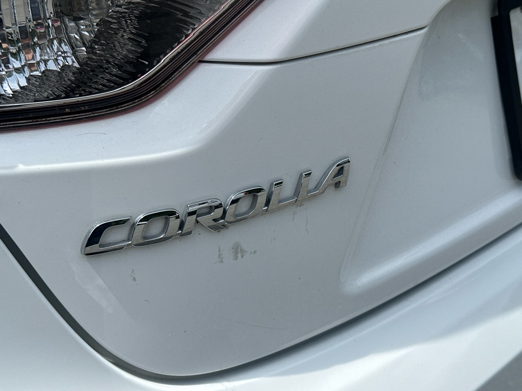 Vehicle image 32 of 34