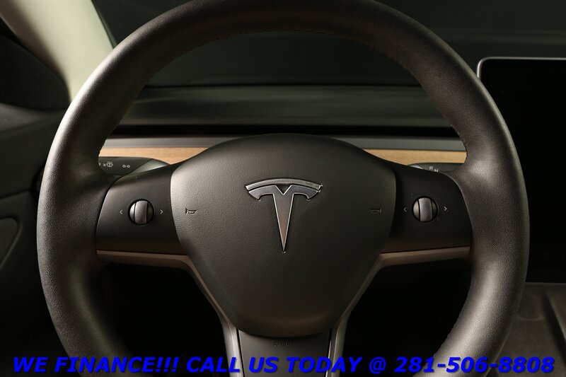Vehicle image 14 of 22