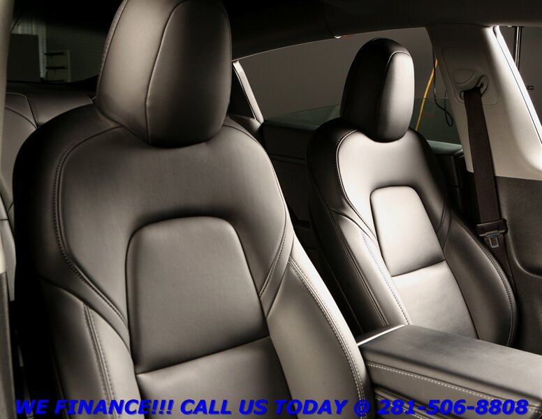 Vehicle image 9 of 22