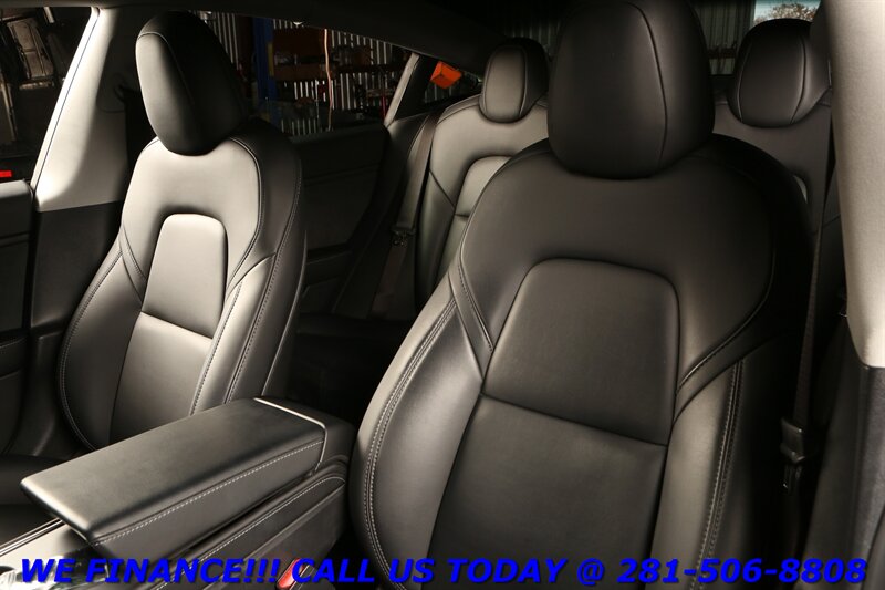Vehicle image 6 of 22