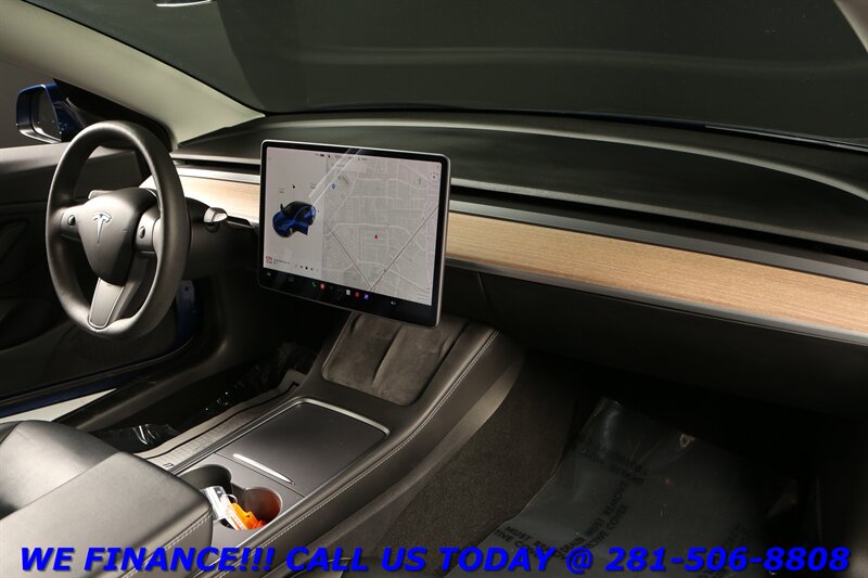 Vehicle image 12 of 22