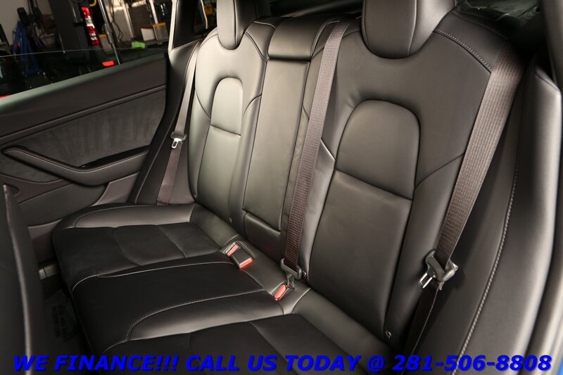 Vehicle image 7 of 22