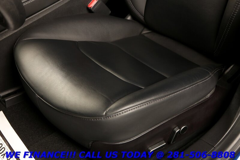 Vehicle image 10 of 22
