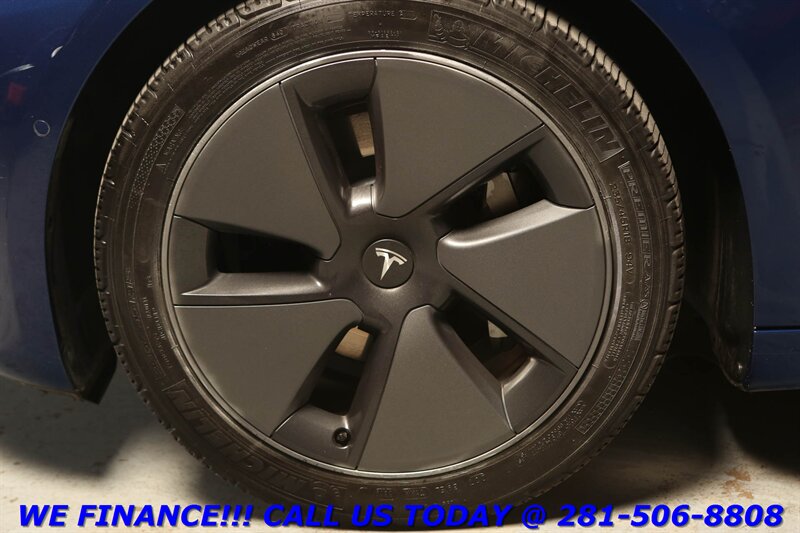 Vehicle image 4 of 22