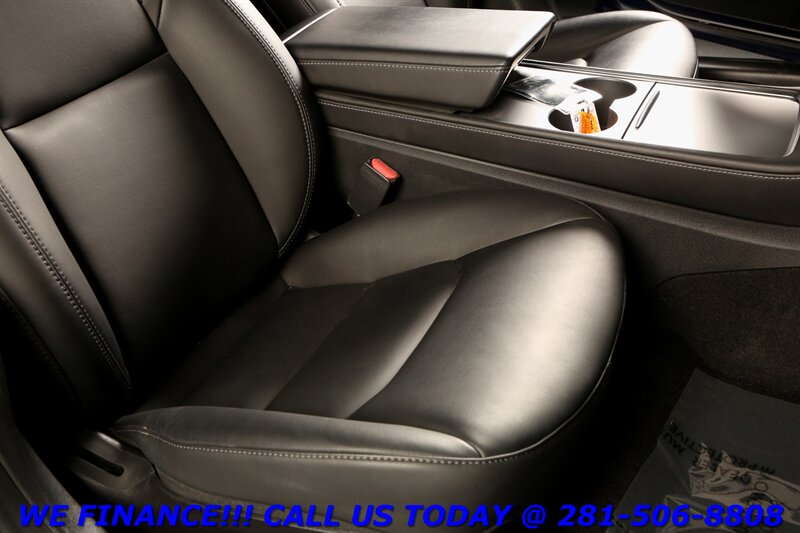 Vehicle image 8 of 22