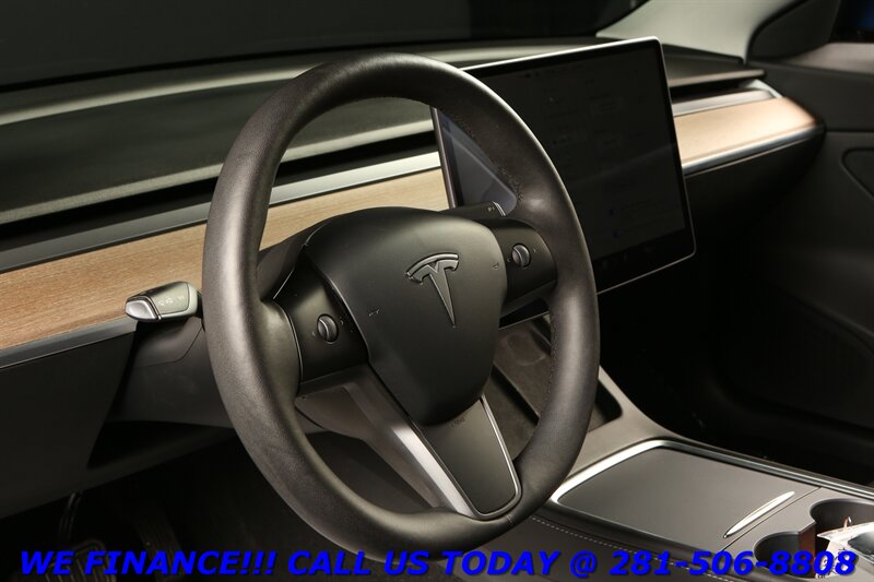 Vehicle image 11 of 22