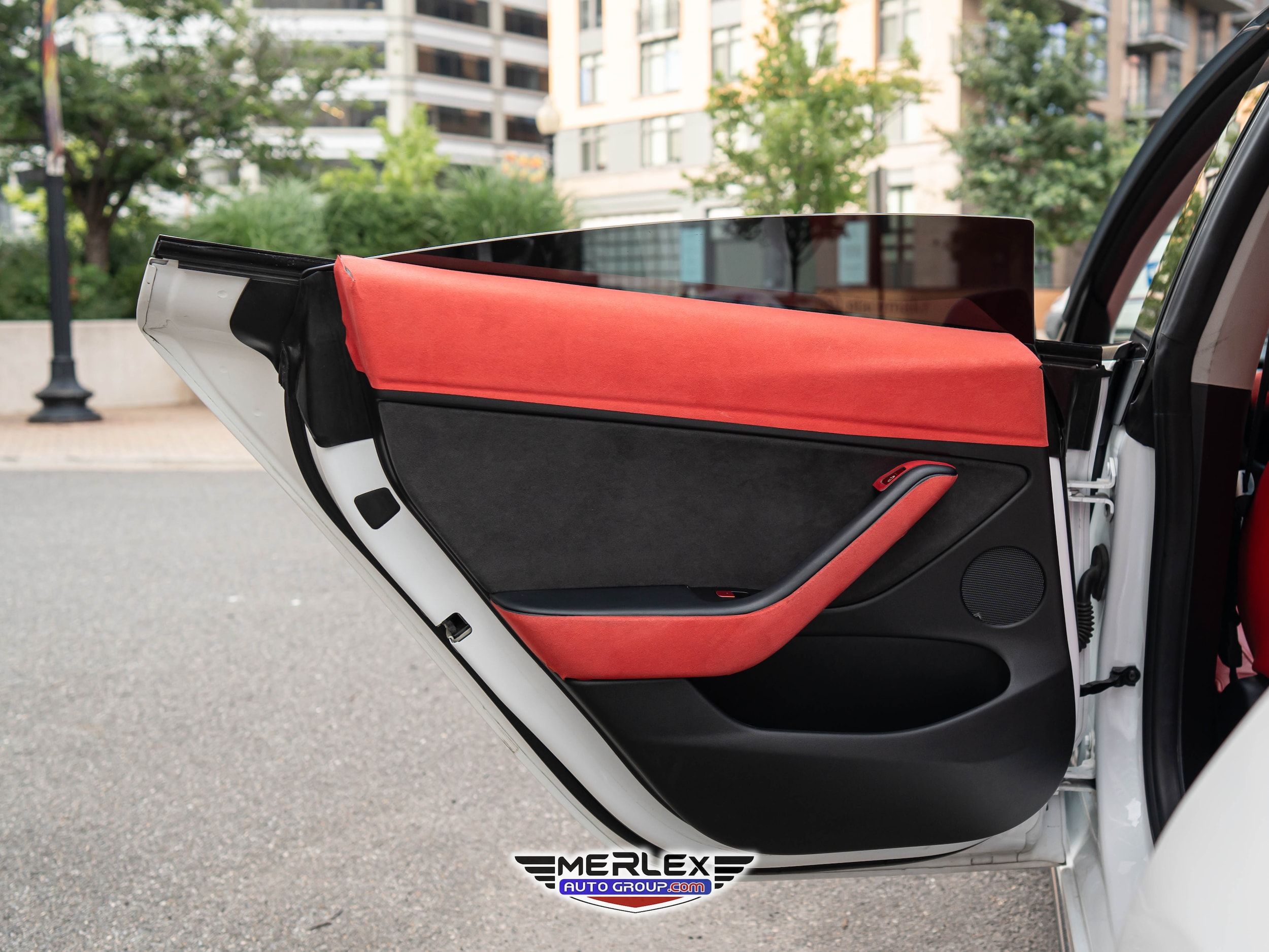 Vehicle image 27 of 49