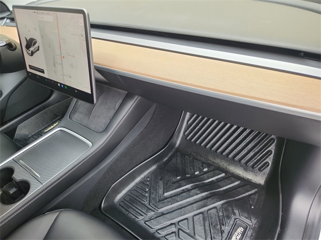 Vehicle image 20 of 33