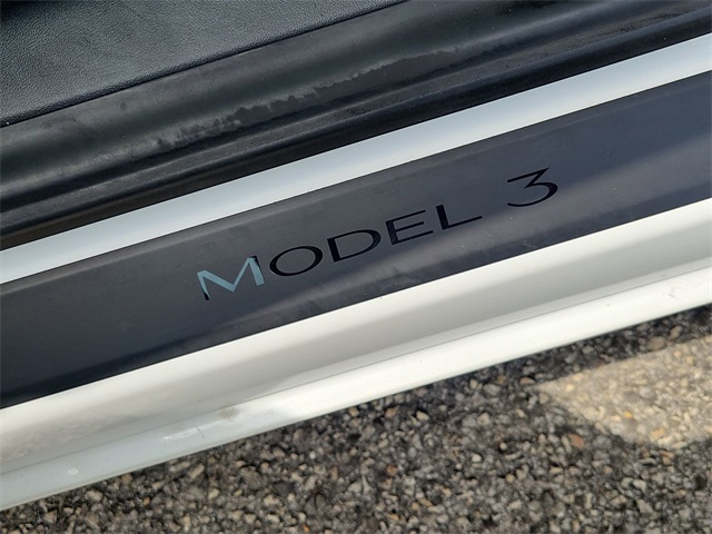 Vehicle image 31 of 33
