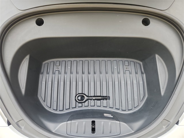 Vehicle image 12 of 33