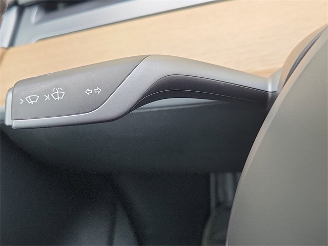 Vehicle image 26 of 33
