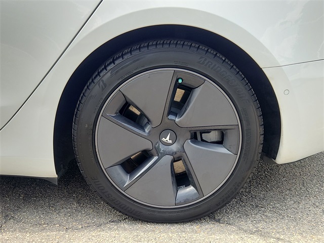 Vehicle image 10 of 33