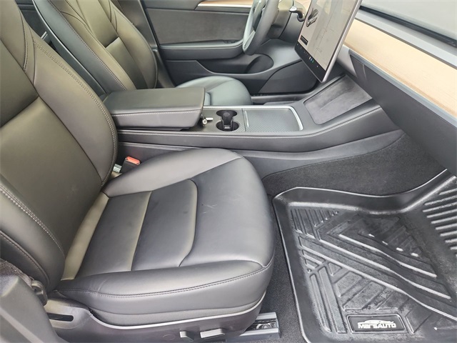 Vehicle image 15 of 33
