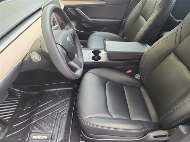 Vehicle image 16 of 33