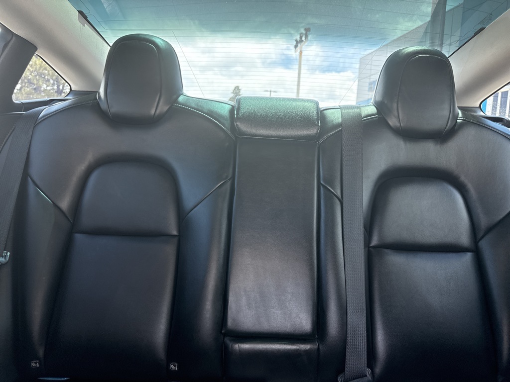 Vehicle image 13 of 34