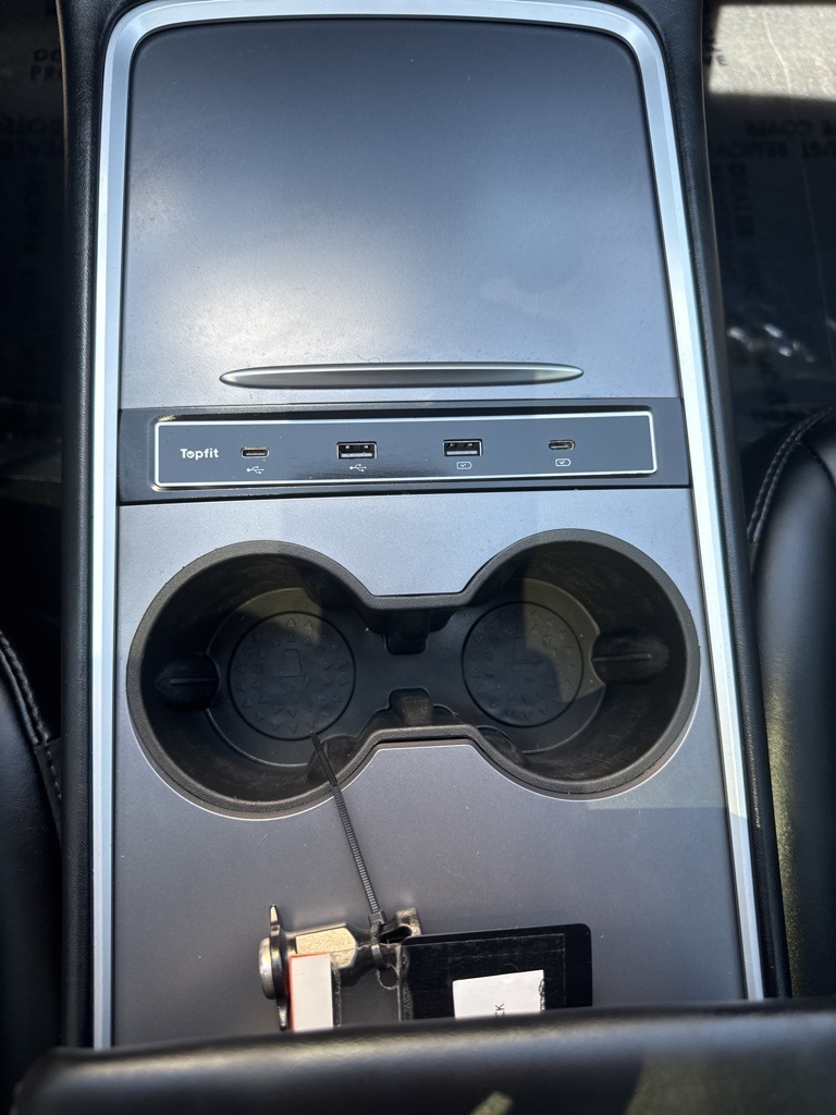 Vehicle image 32 of 34