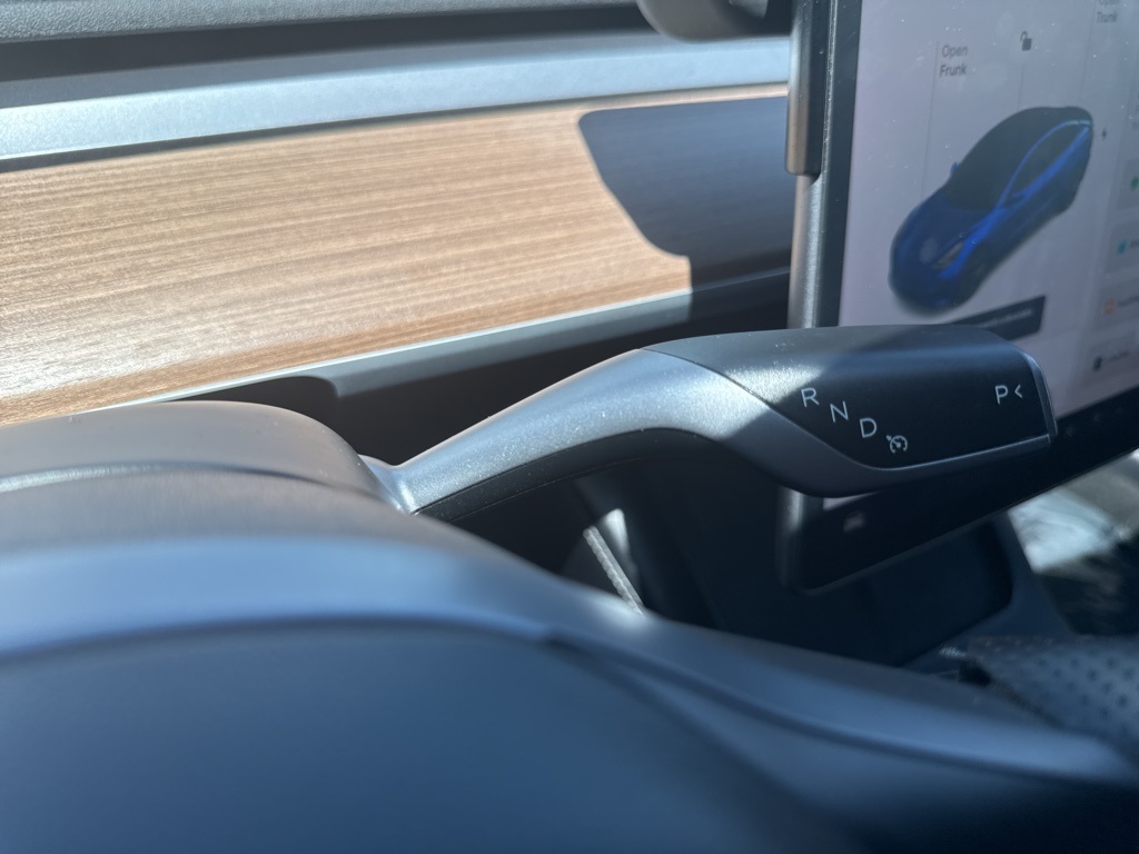 Vehicle image 20 of 34
