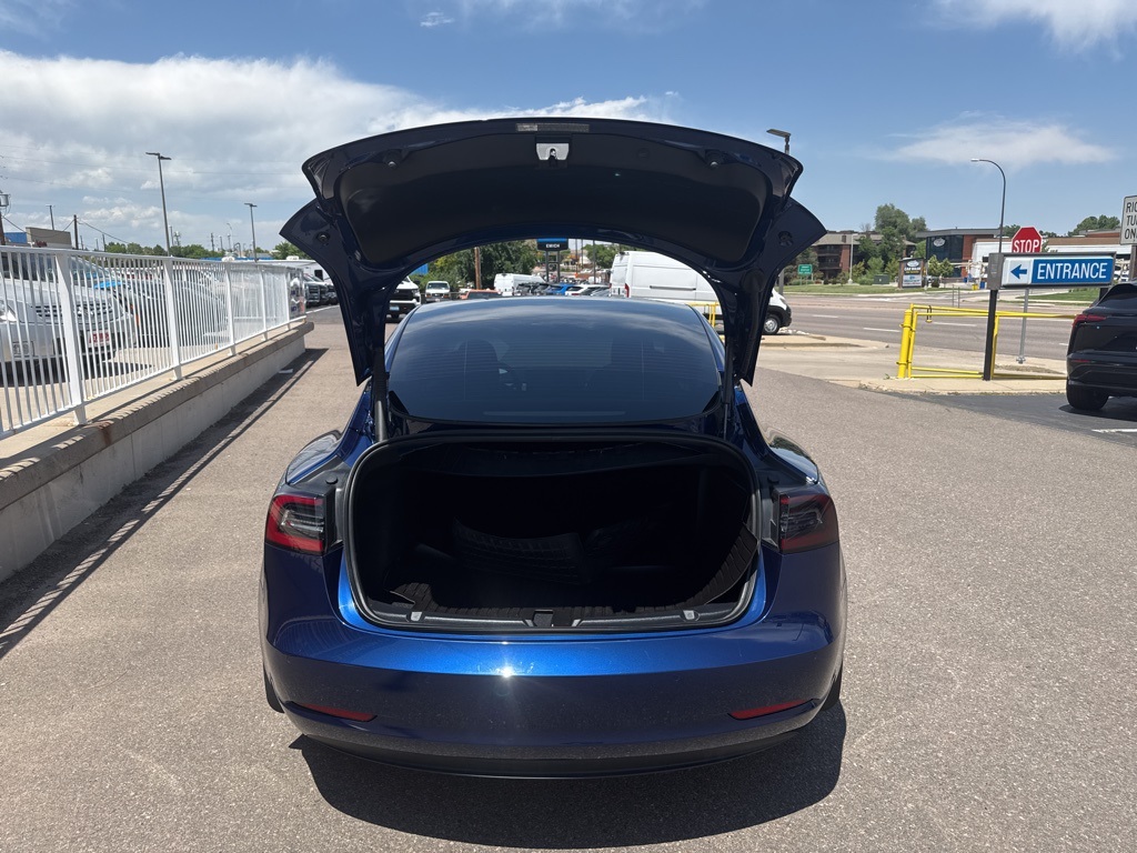 Vehicle image 9 of 34