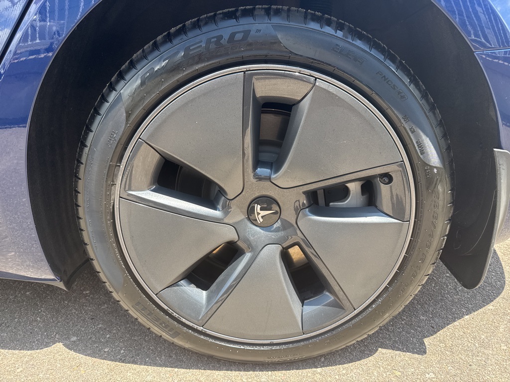 Vehicle image 8 of 34