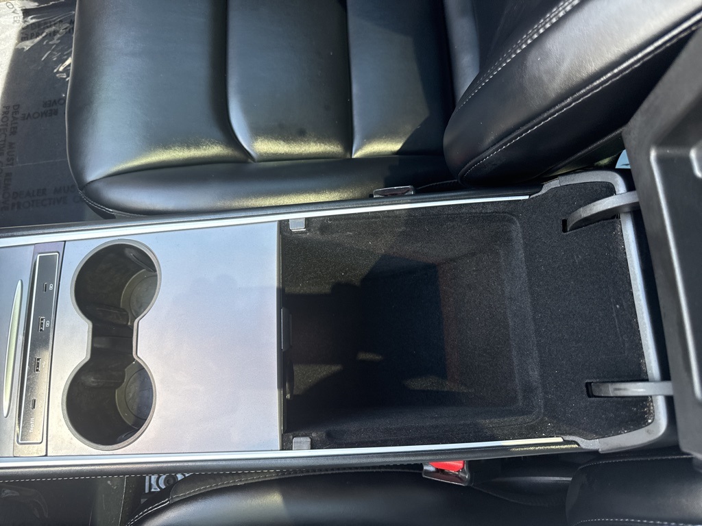 Vehicle image 24 of 34