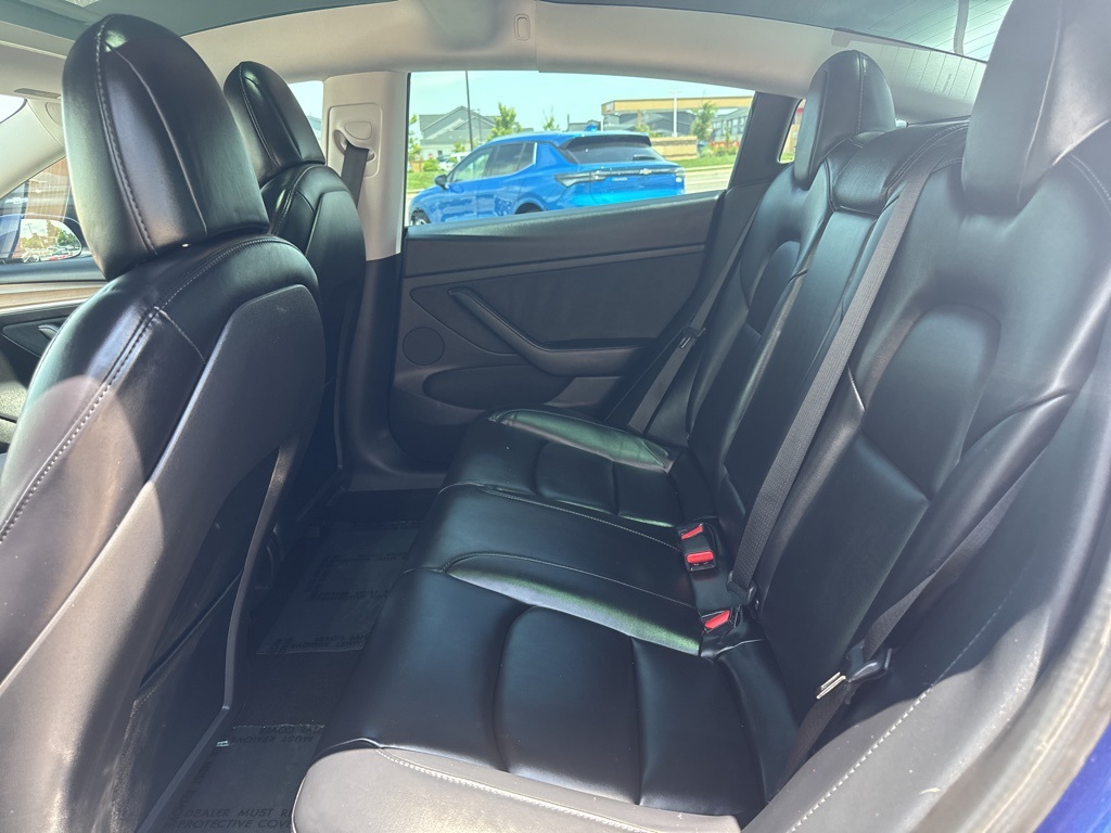 Vehicle image 11 of 34