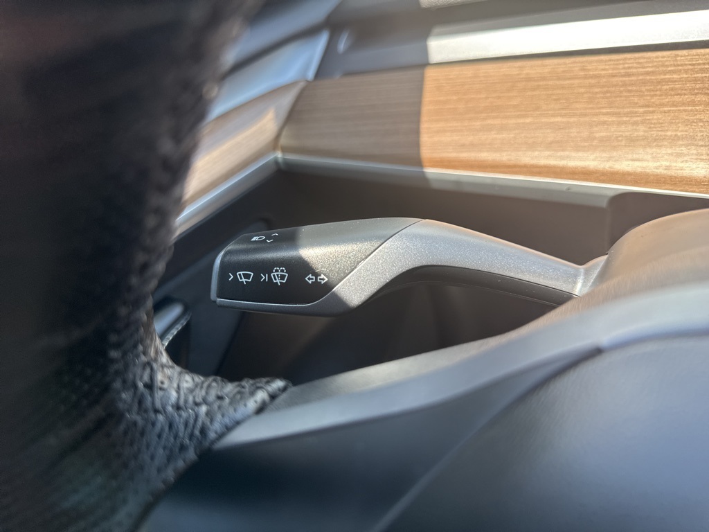 Vehicle image 26 of 34