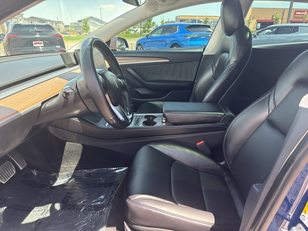 Vehicle image 14 of 34
