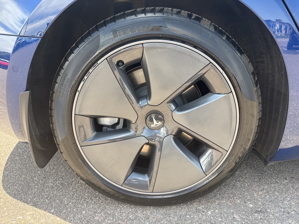 Vehicle image 5 of 34