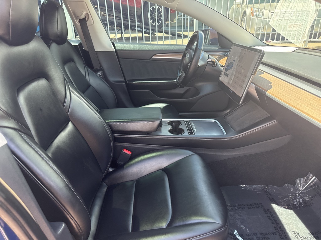Vehicle image 12 of 34