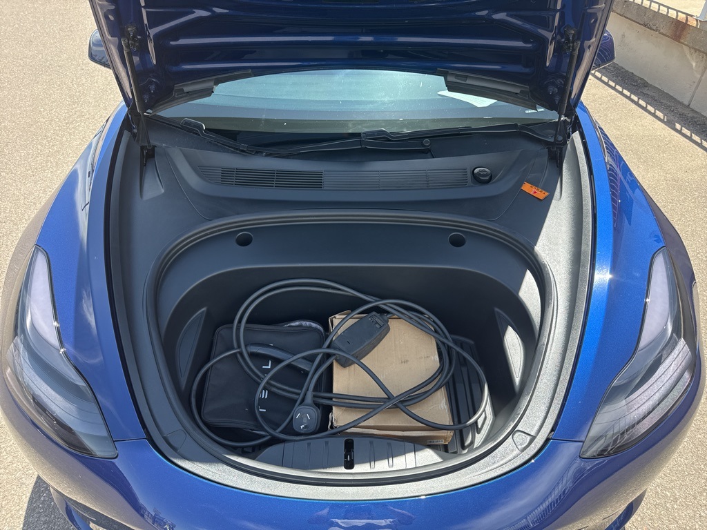 Vehicle image 28 of 34