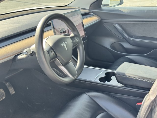 Vehicle image 17 of 23