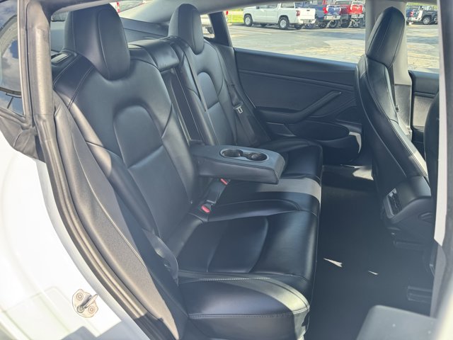Vehicle image 11 of 23