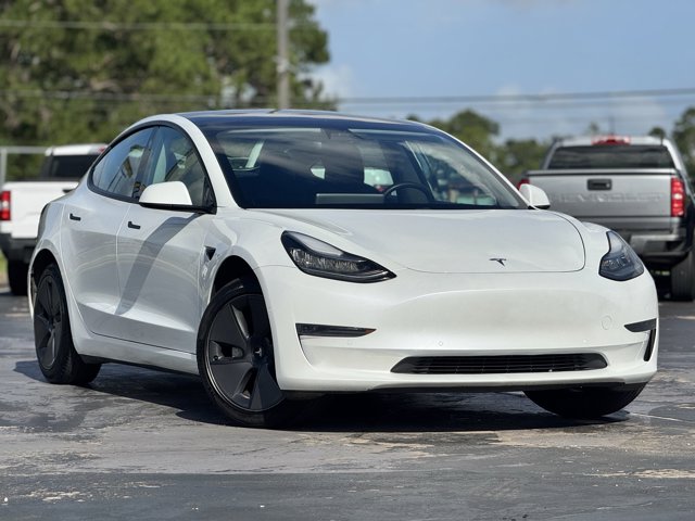 Vehicle image 3 of 23
