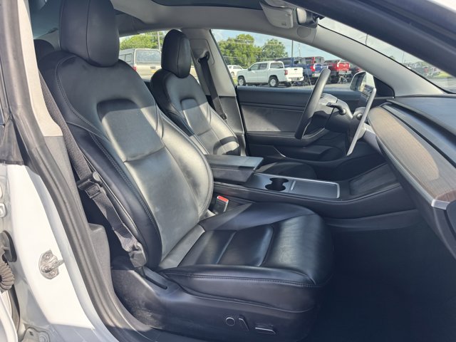 Vehicle image 13 of 23