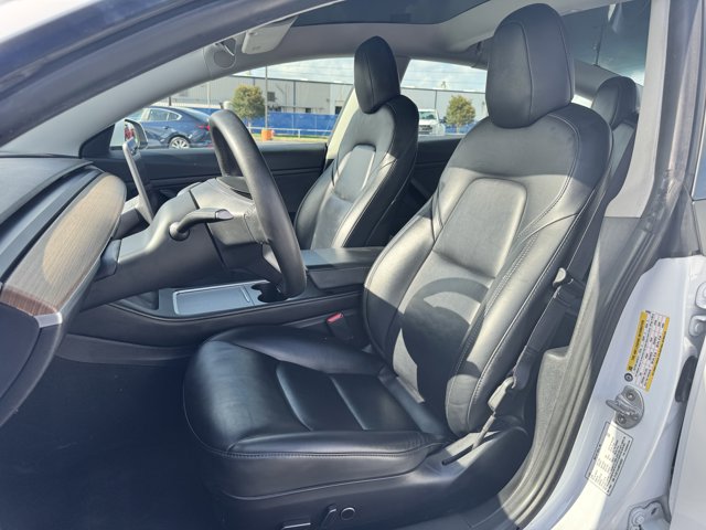 Vehicle image 14 of 23