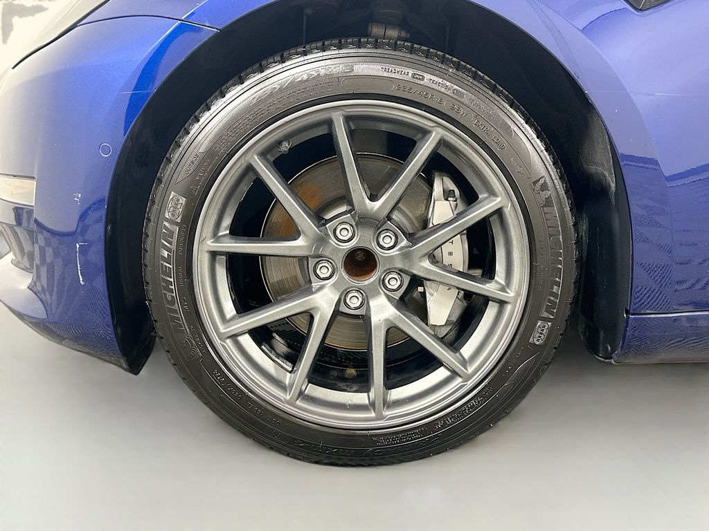 Vehicle image 10 of 33