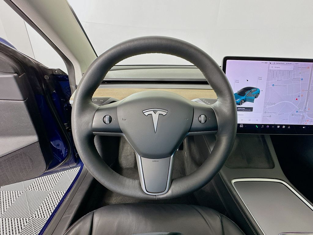 Vehicle image 19 of 33
