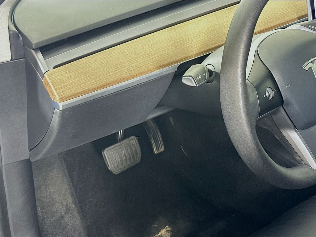 Vehicle image 29 of 33