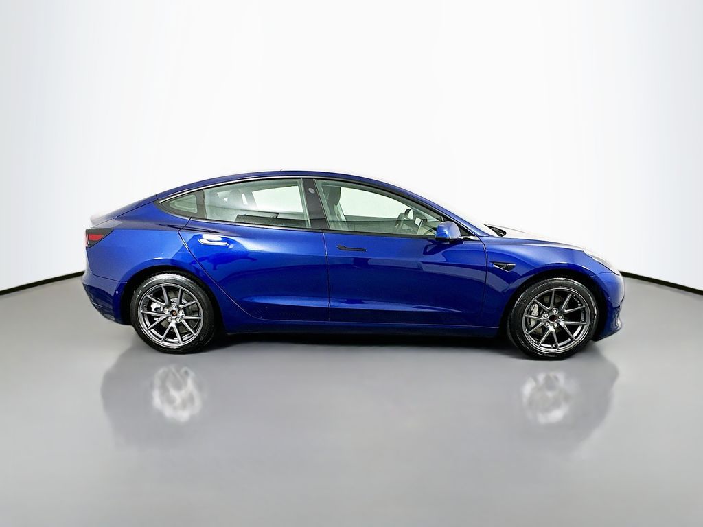 Vehicle image 4 of 33