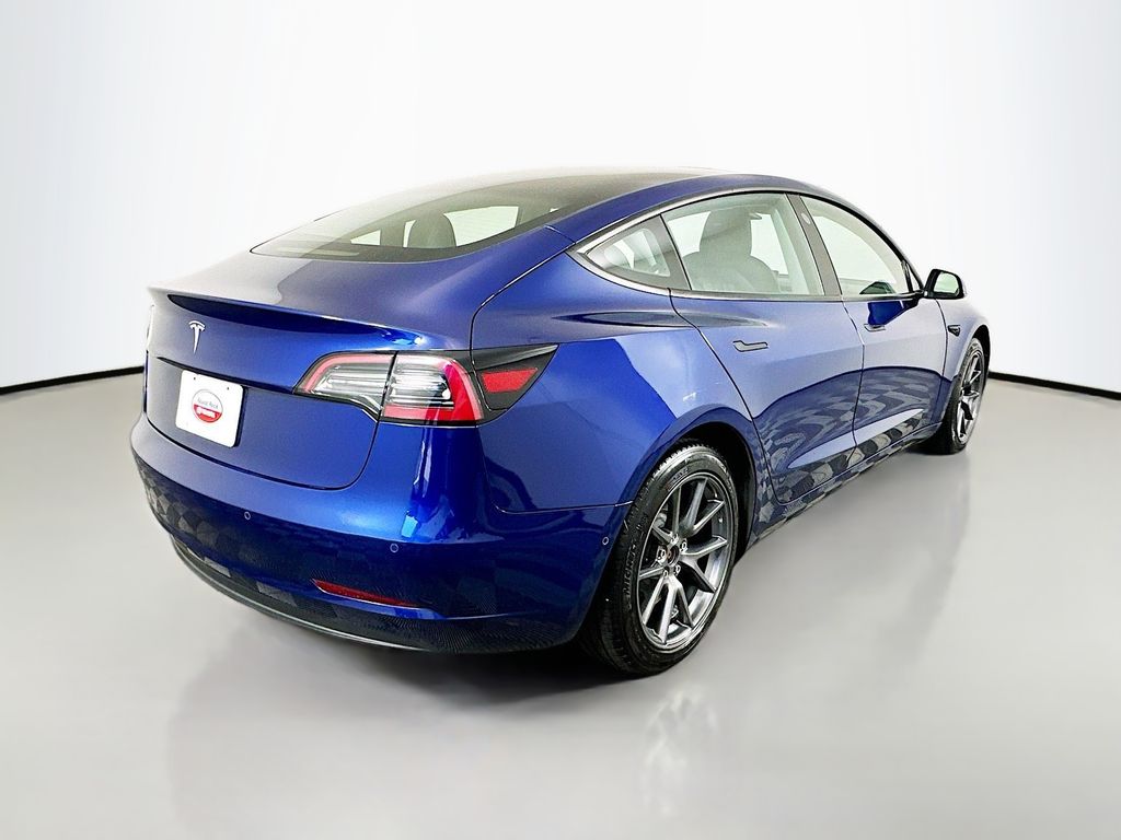 Vehicle image 5 of 33