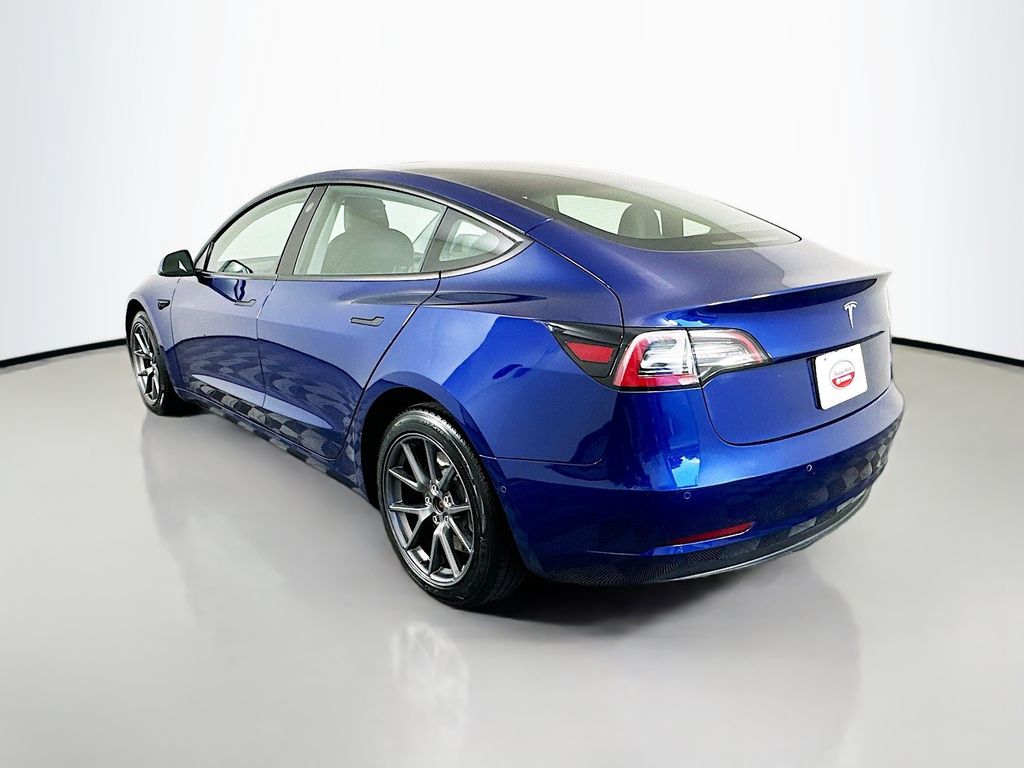 Vehicle image 8 of 33