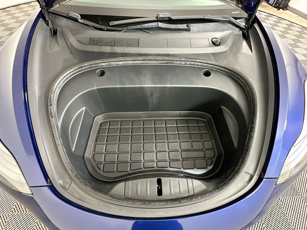 Vehicle image 12 of 33
