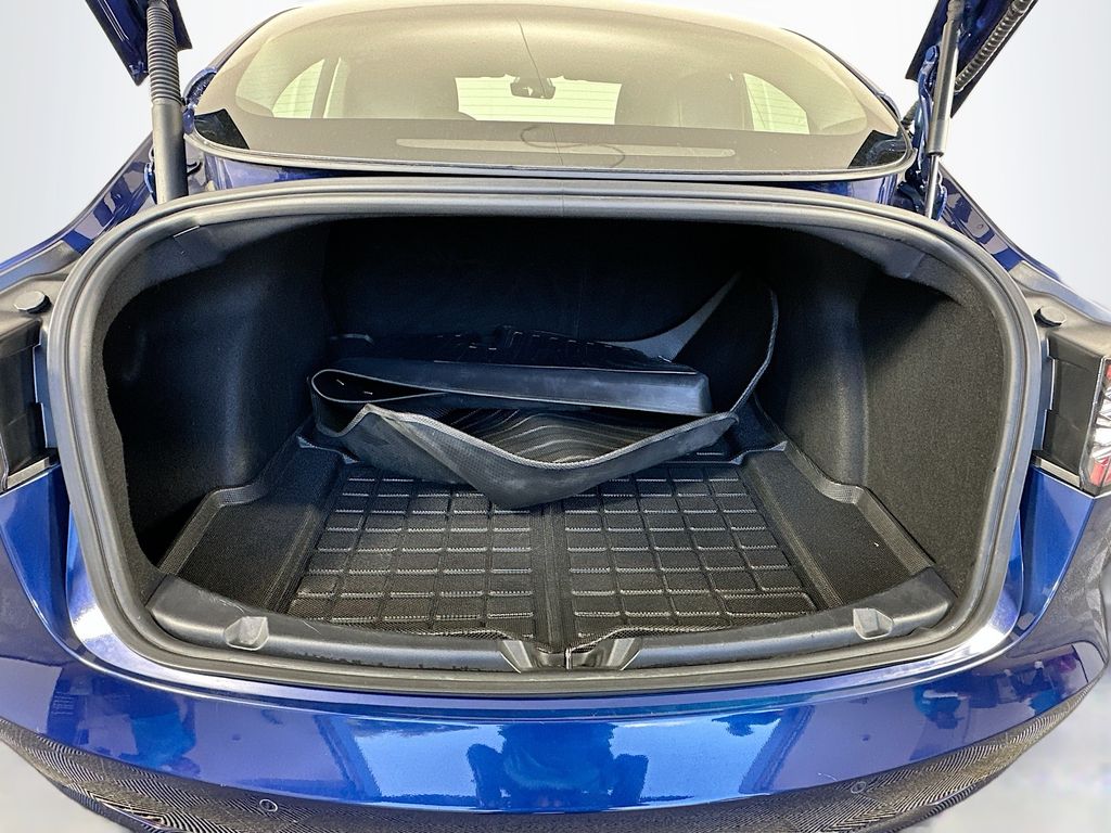 Vehicle image 11 of 33