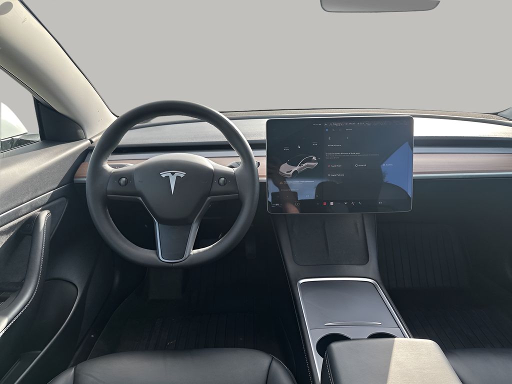 Vehicle image 18 of 34